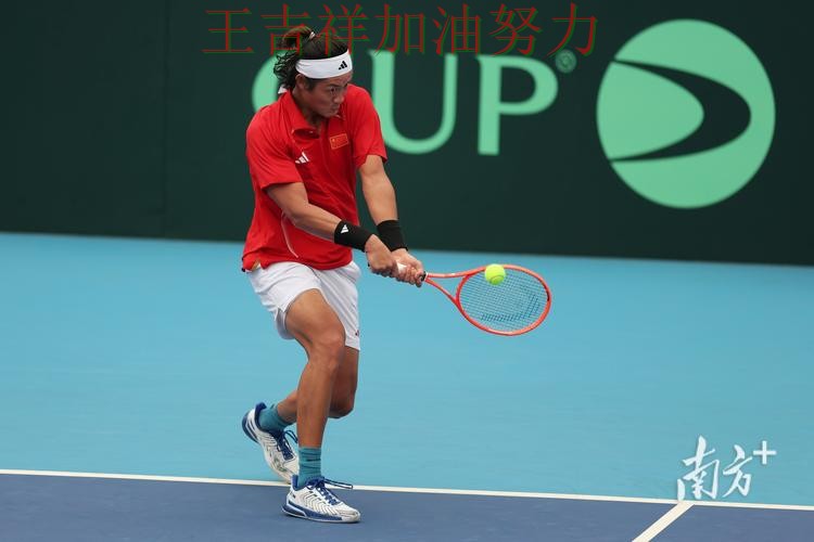 张之臻最新动态引发关注 球迷对表现评价两极分化 张之臻最新动态引发关注 球迷对表现评价两极分化